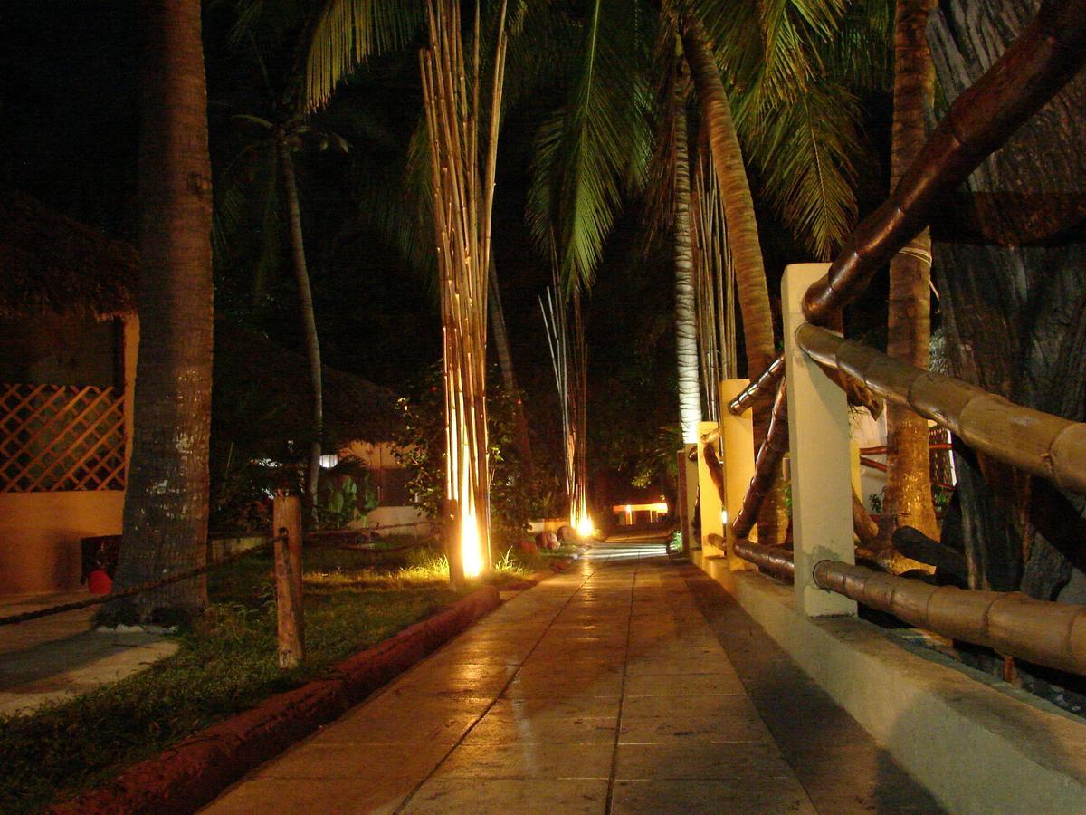 Johnny'S Place Hotel Monterrico Exterior photo